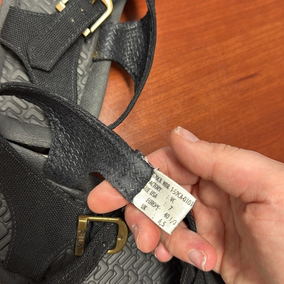 Fila sandals size 7 // 062833 - Picture 3 of 3